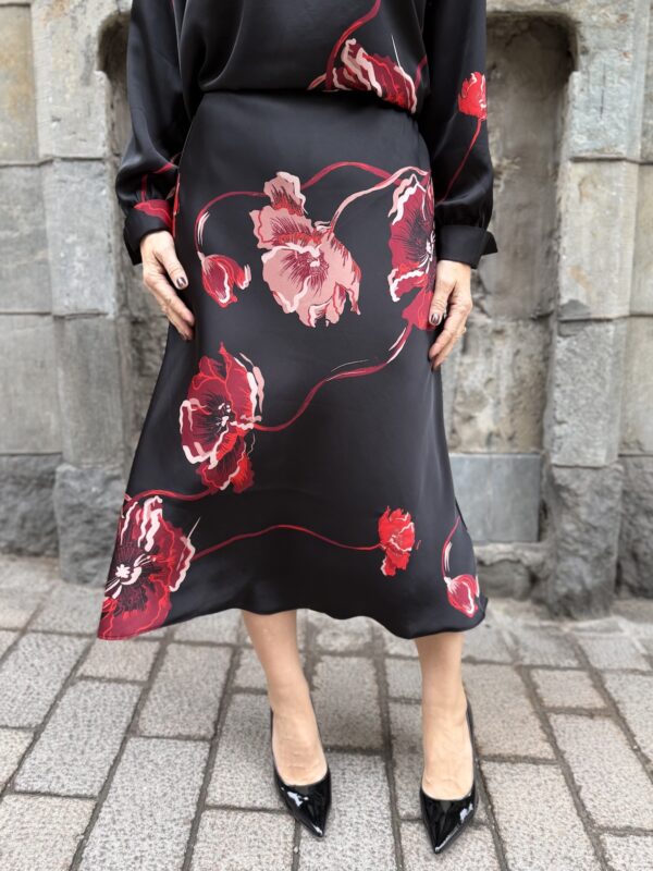Dawn midihame; black poppy rose