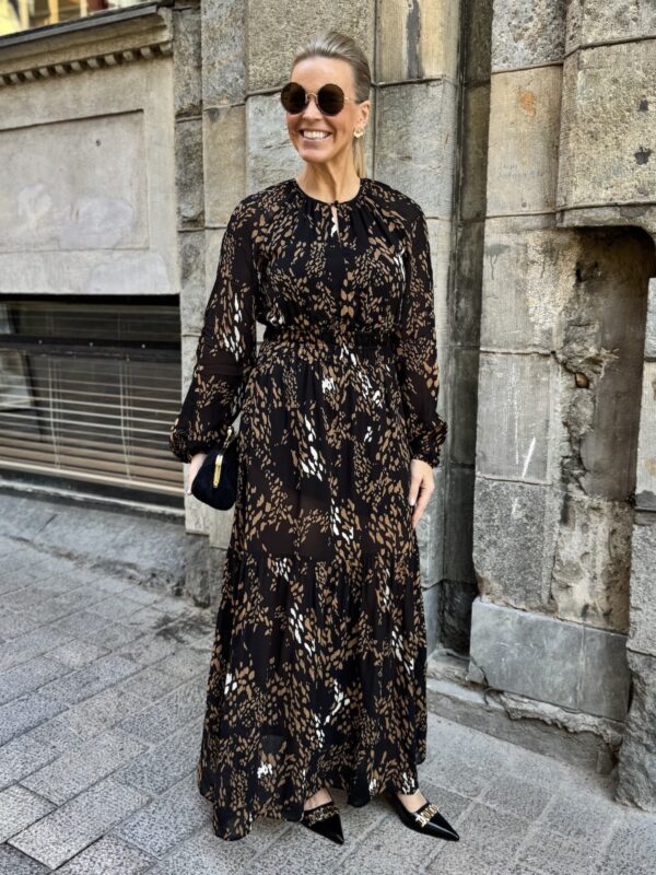 Averie maximekko; leonora black