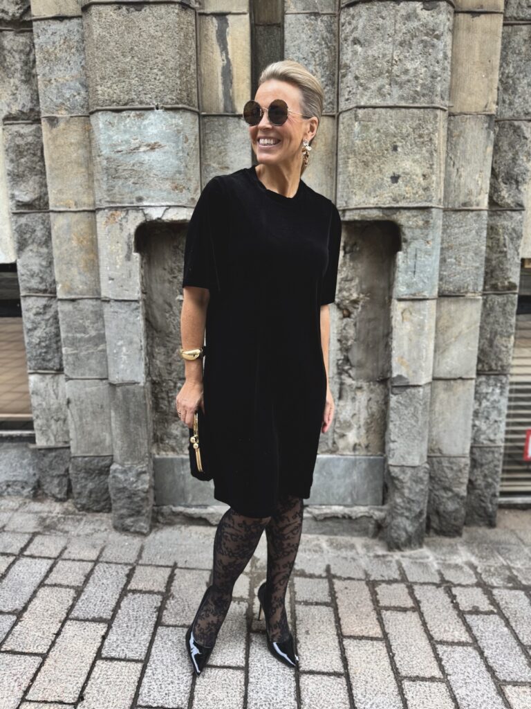Zoe velourmekko; musta - Image 4