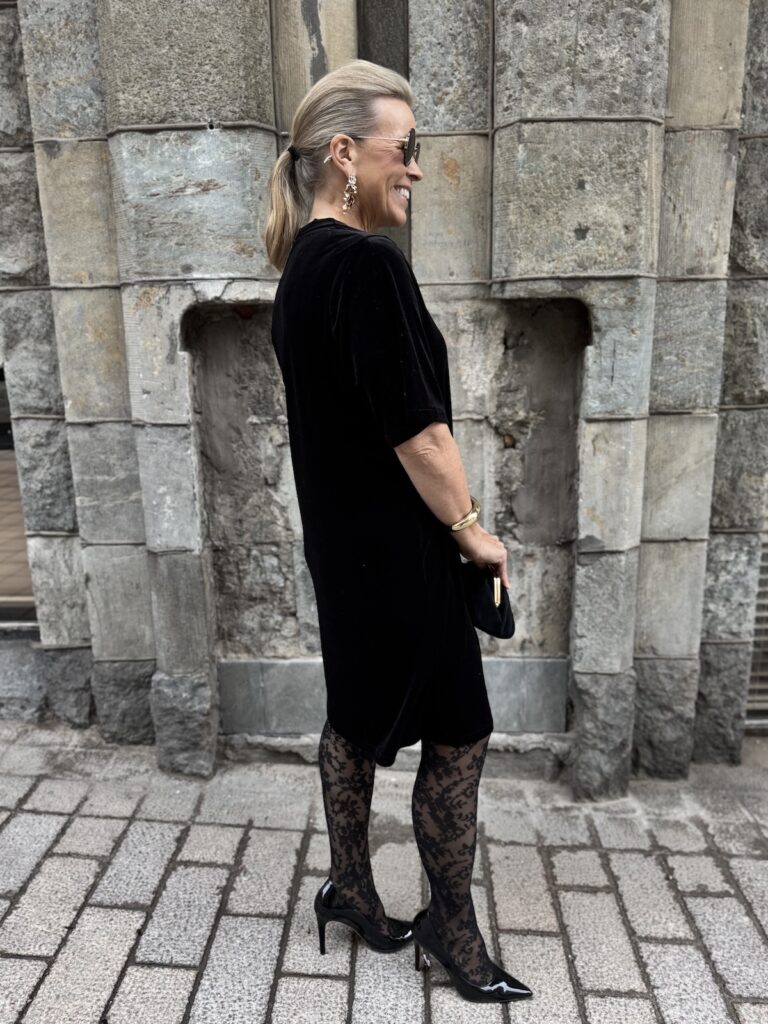 Zoe velourmekko; musta - Image 5