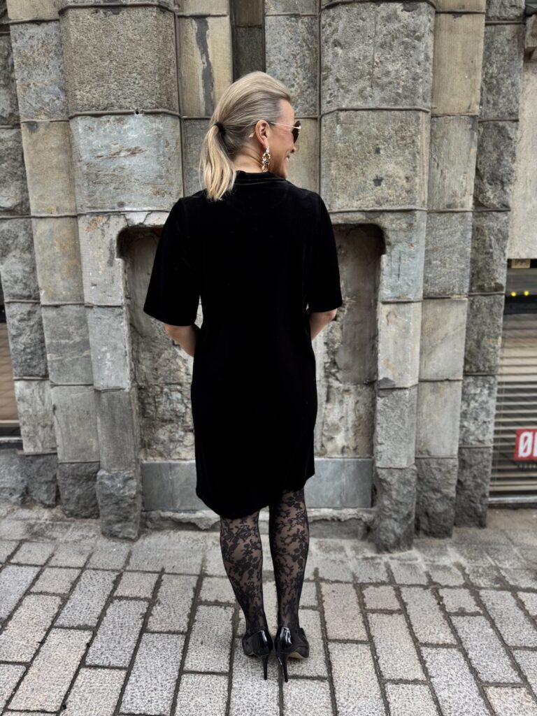 Zoe velourmekko; musta - Image 6