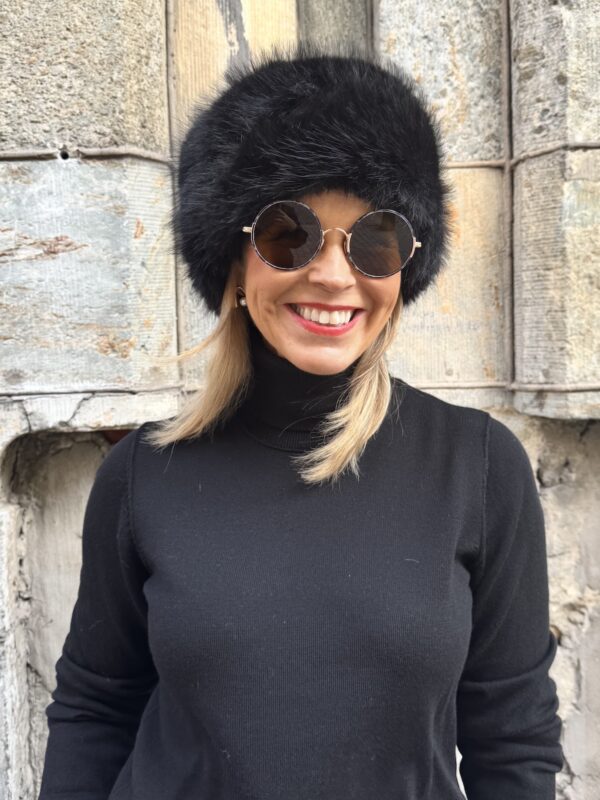 Anais tekoturkishattu; musta
