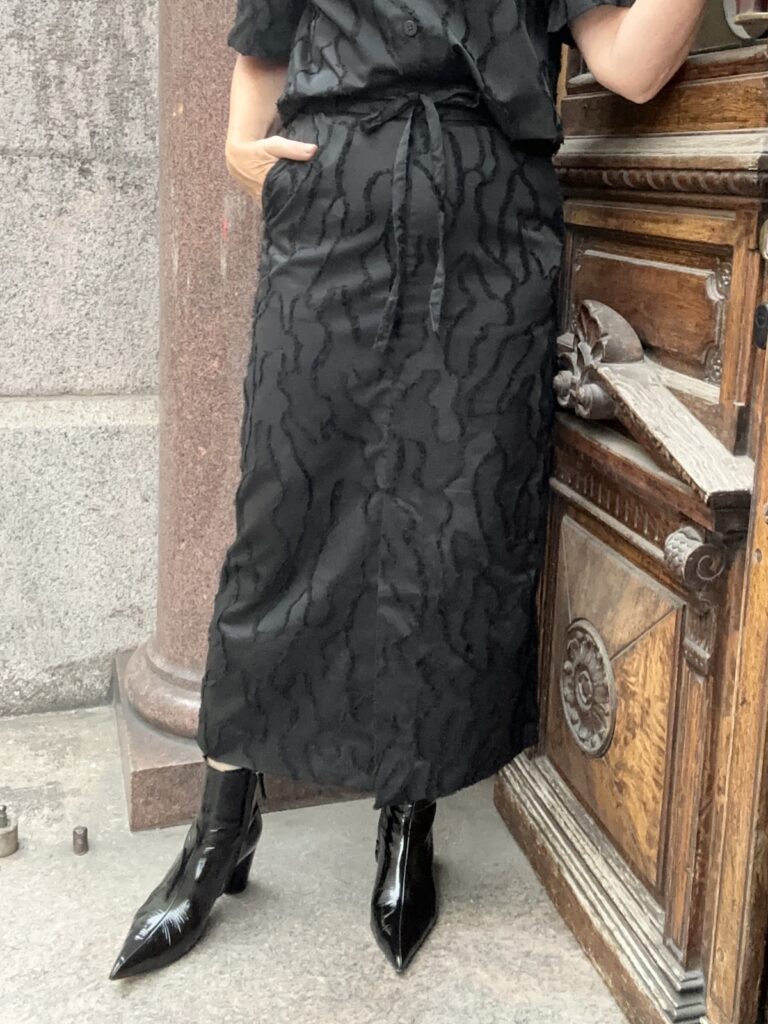 Nadina midihame; musta - Image 4