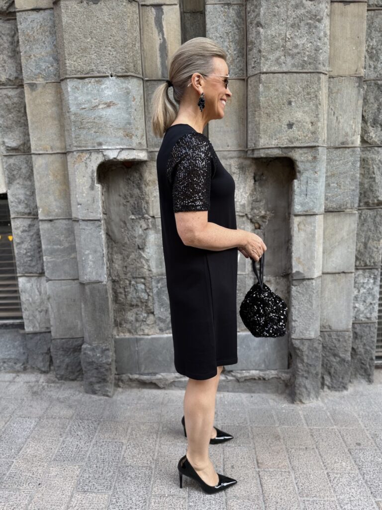 Chabrina mekko paljetti hihoilla; musta - Image 5