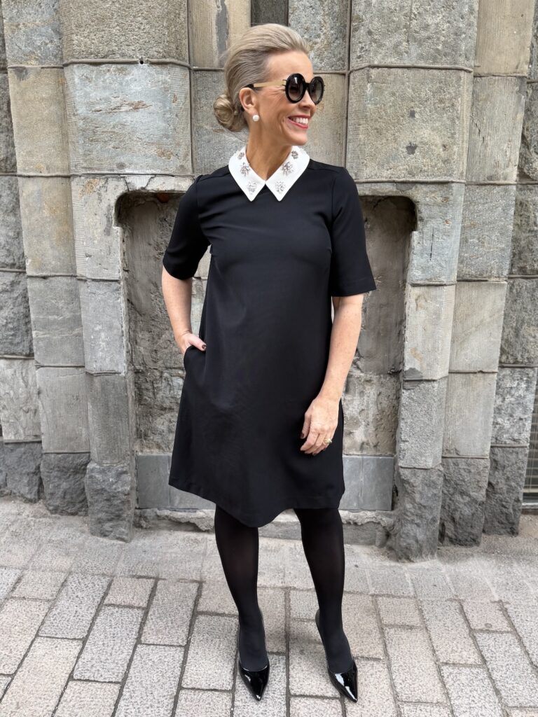 Belle Clara kauluksellinen mekko; musta