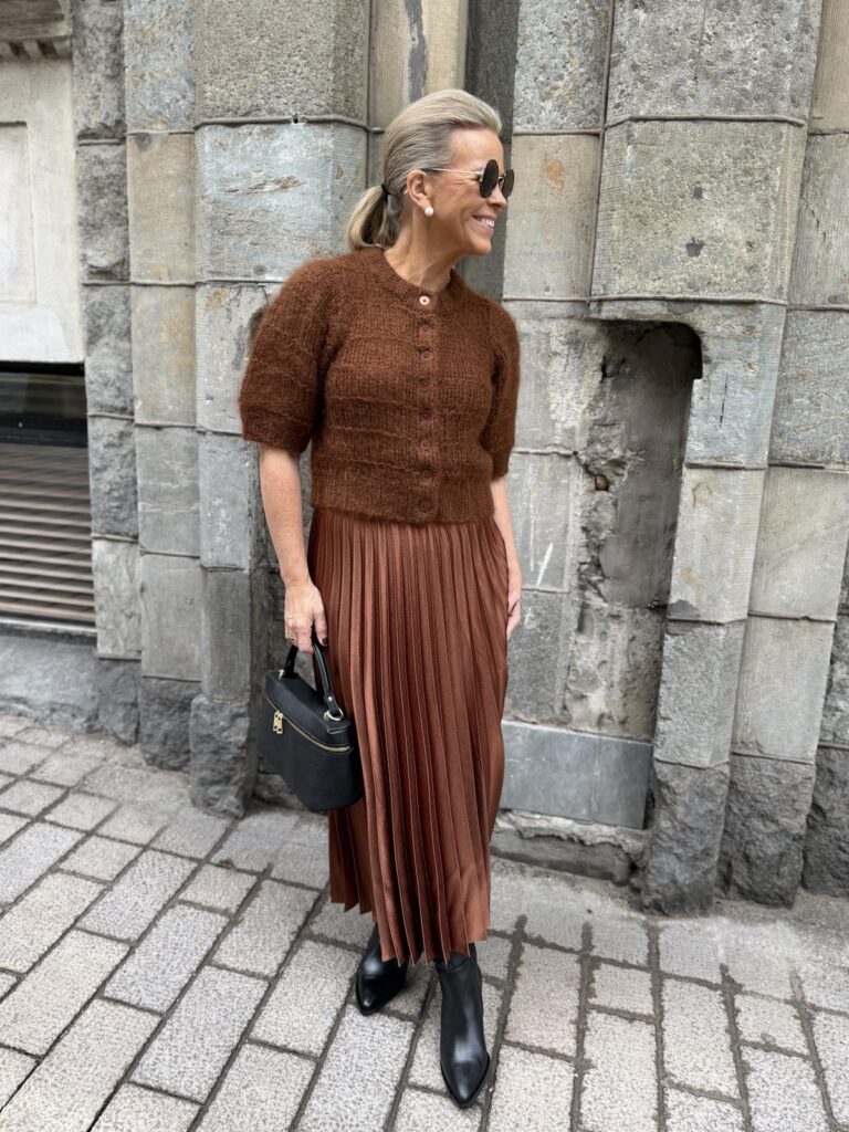 Vernona neulejakku; punertavanruskea - Image 4