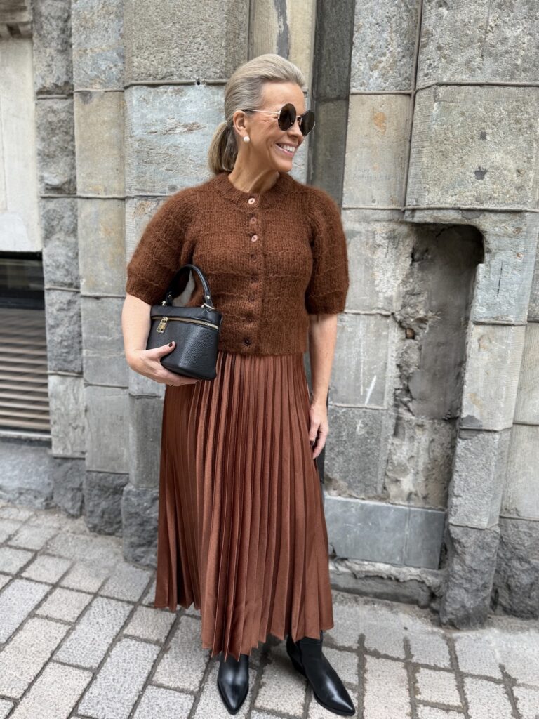 Vernona neulejakku; punertavanruskea - Image 5