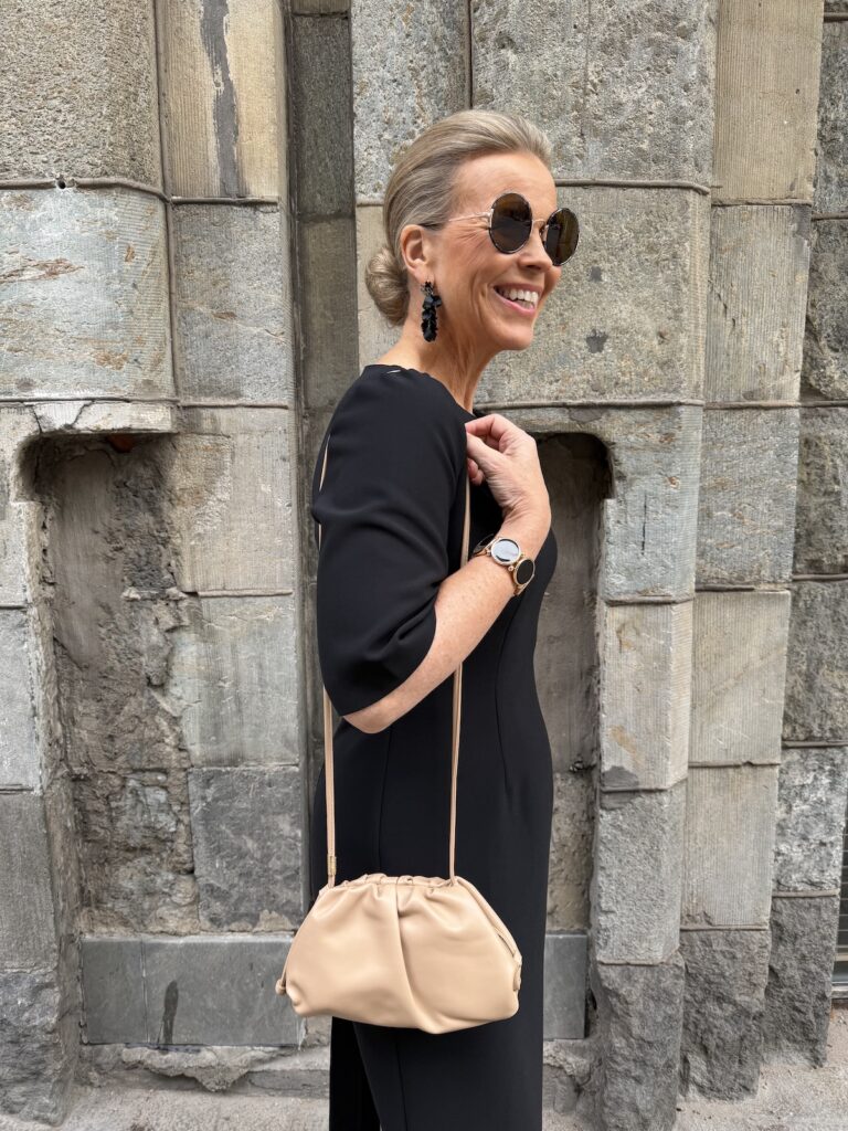 Dumbling clutch; beige - Image 4