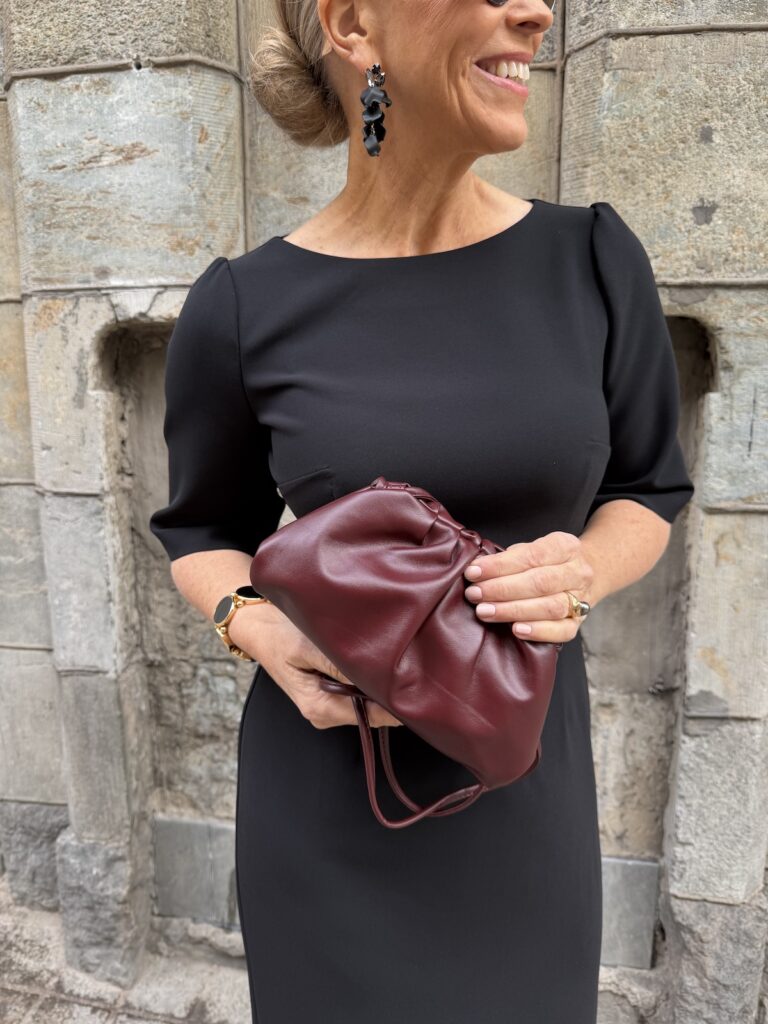 Dumbling clutch; burgundy