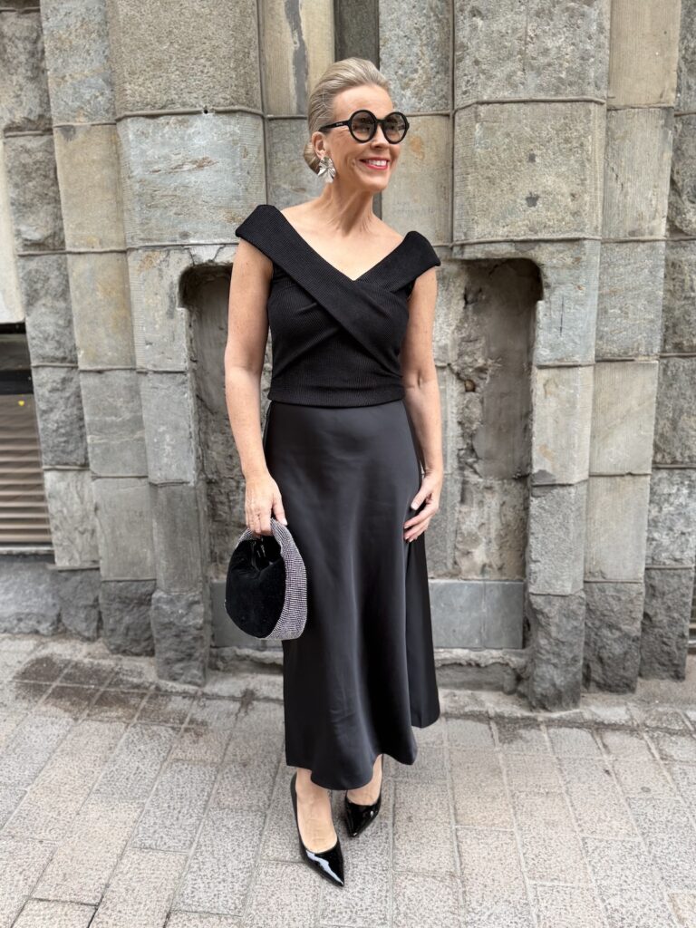Elspeth off shoulder toppi; musta - Image 7