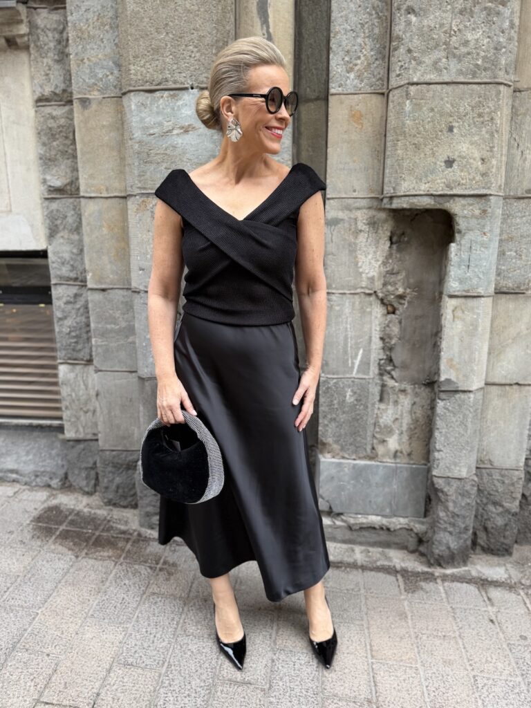 Elspeth off shoulder toppi; musta - Image 8