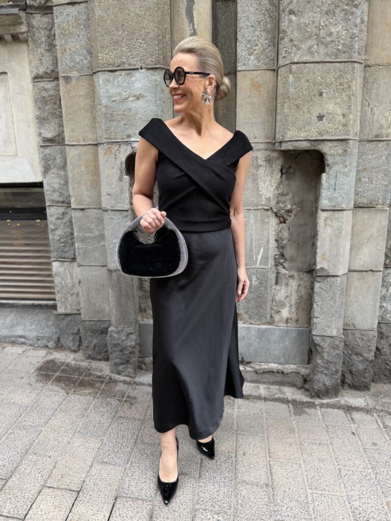 Elspeth off shoulder toppi; musta - Image 9