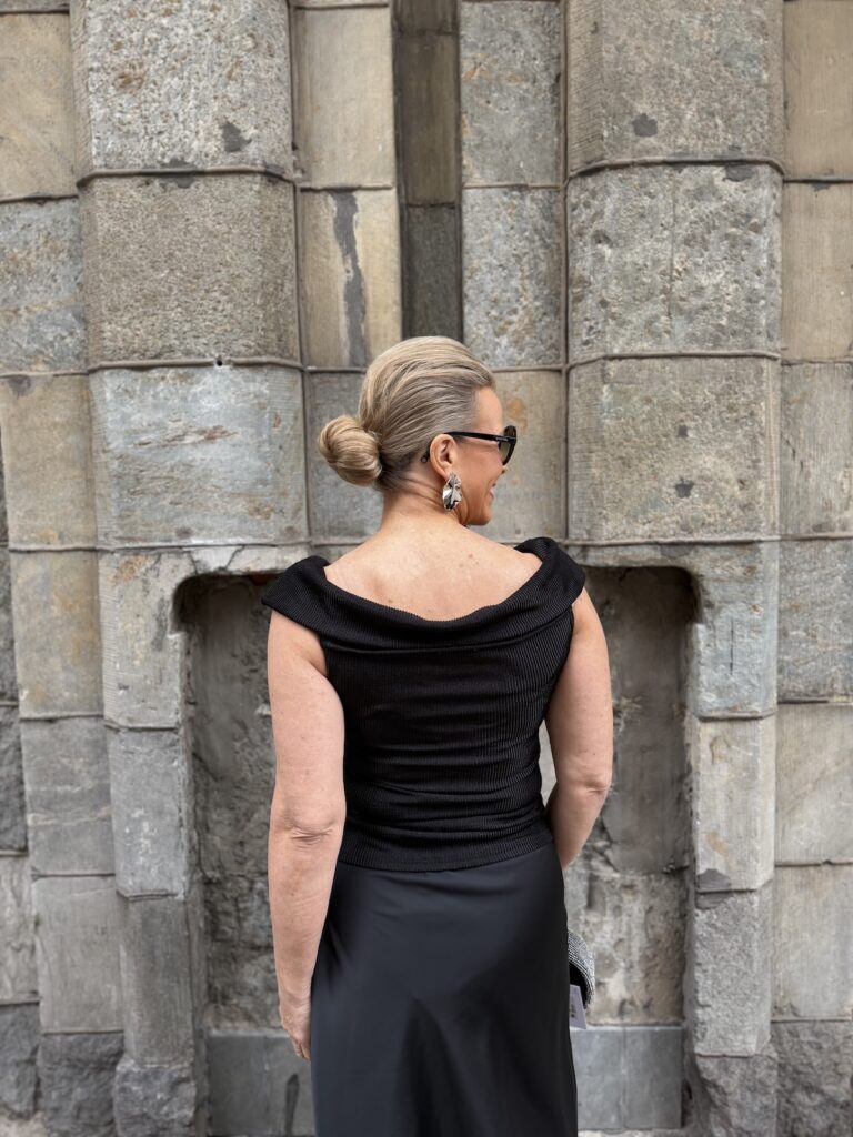 Elspeth off shoulder toppi; musta - Image 4