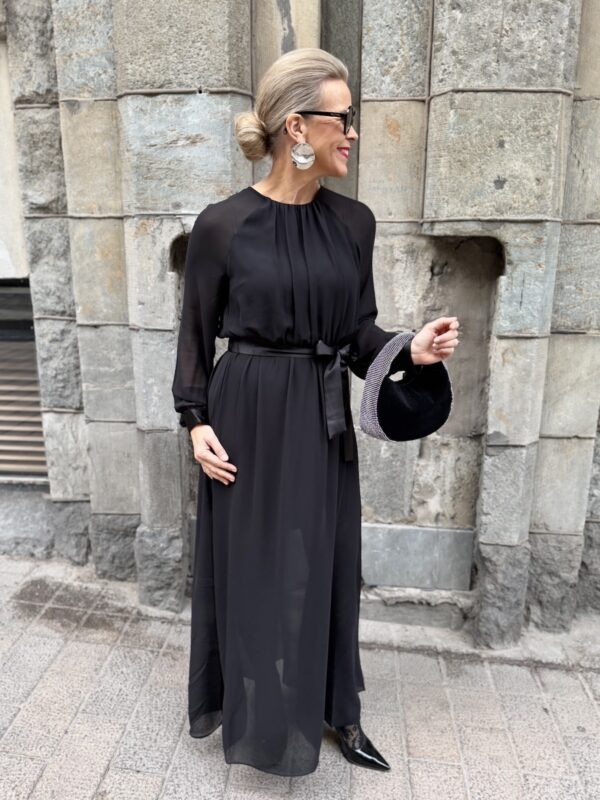 Daria maximekko; musta