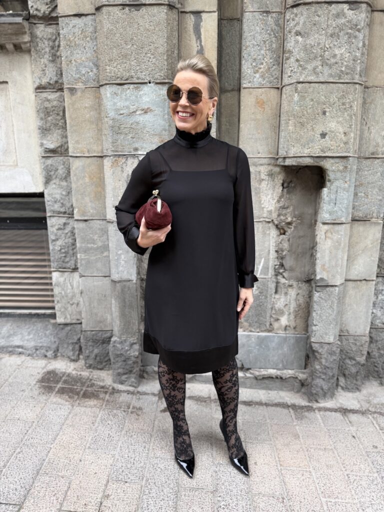Daria polvimittainen mekko; musta - Image 2