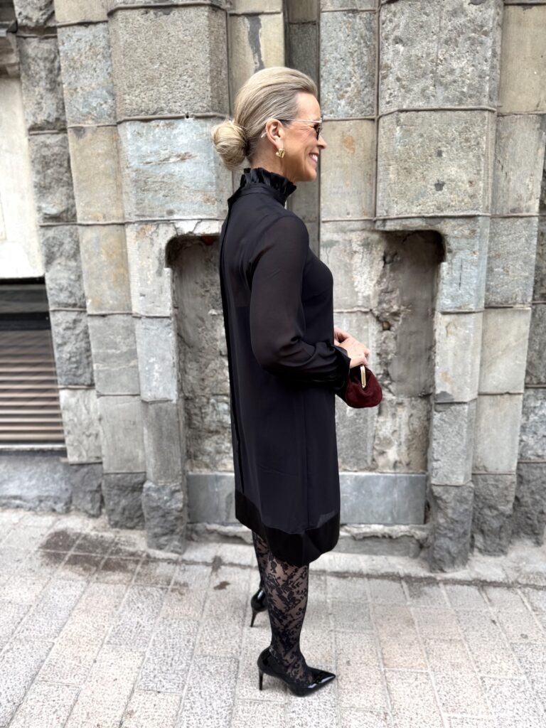 Daria polvimittainen mekko; musta - Image 4