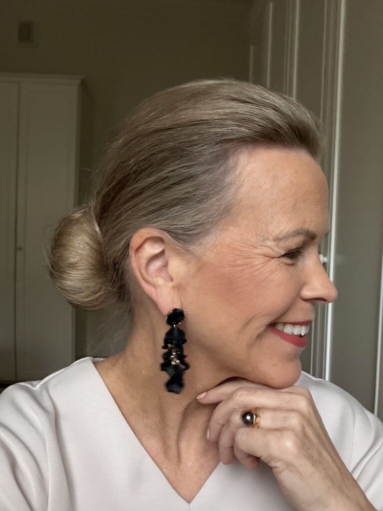 Leaf earrings mini 1789; musta - Image 3