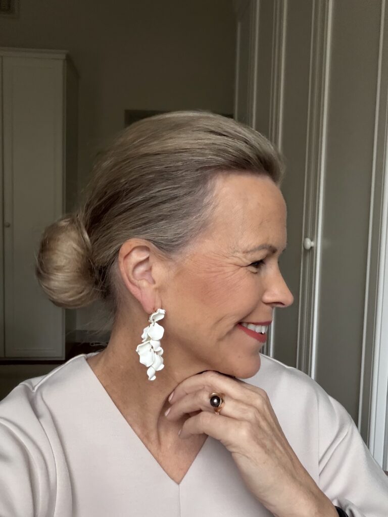 Leaf earrings mini 1751; matta vitivalkoinen - Image 5