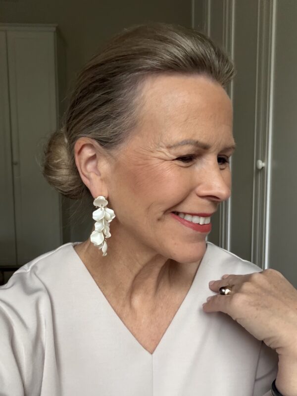 Leaf earrings mini 1822; helmen valkea