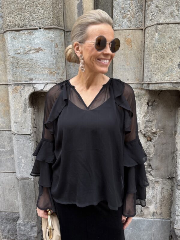 Lianoa frillapaita; musta