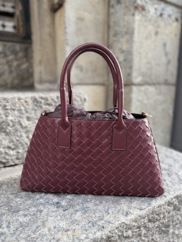 Punottu nahkalaukku; burgundy