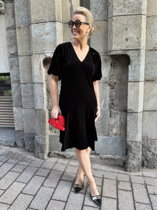 Ruthya velourmekko; musta