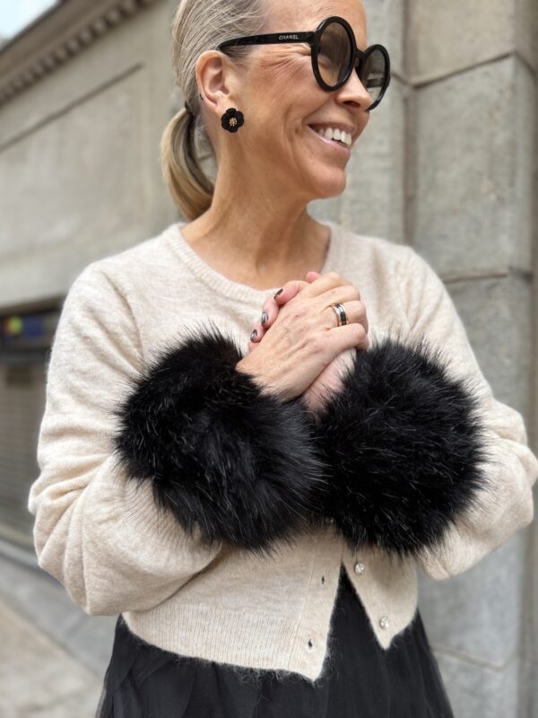 Tekoturkisrannekkeet; musta