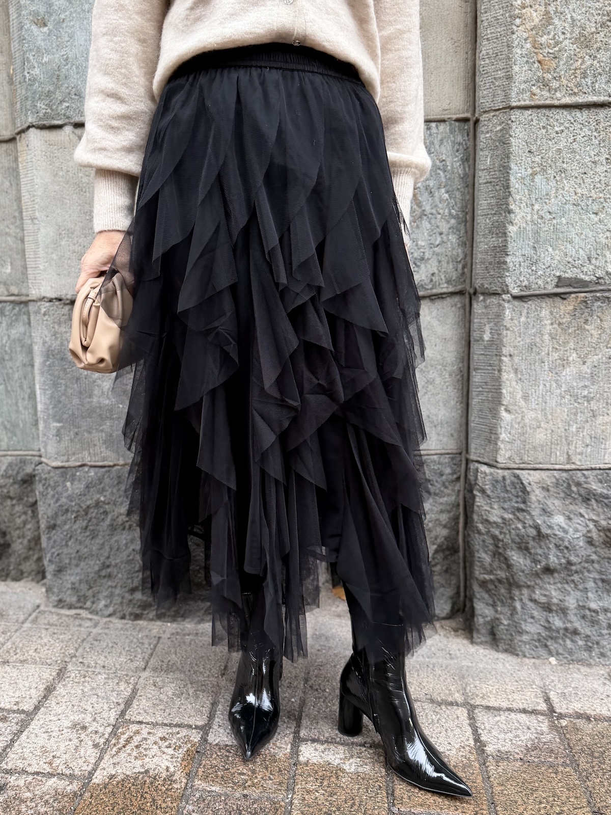 Tyllimäinen midihame; musta