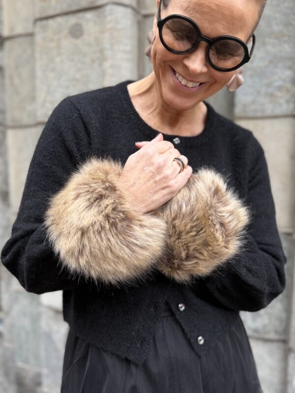 Tekoturkisrannekkeet; beige/mustat