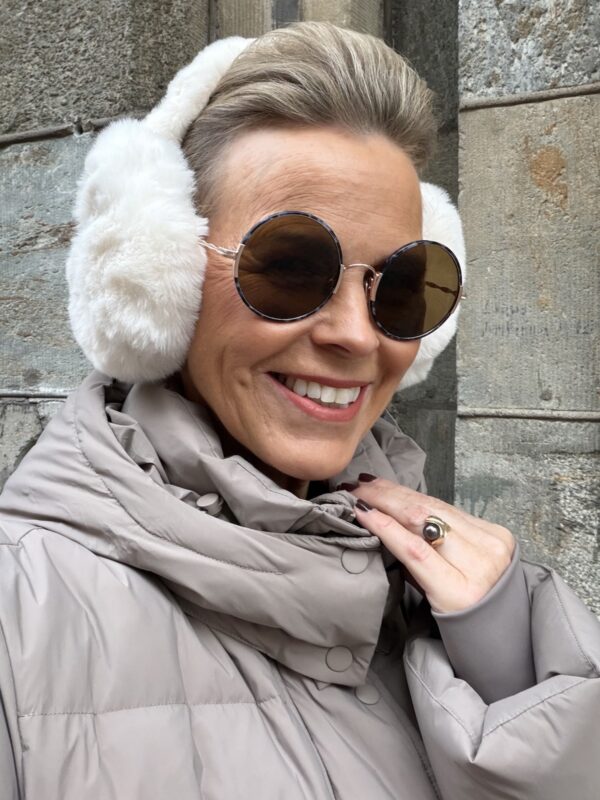 Tekoturkis korvaläpät; luonnonvaalea