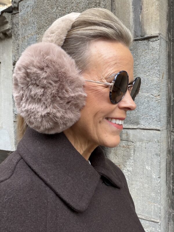 Tekoturkis korvaläpät; beige