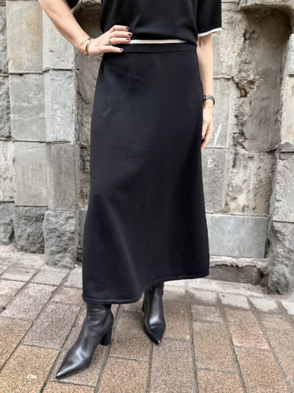 Julie midineulehame; musta/valkoinen