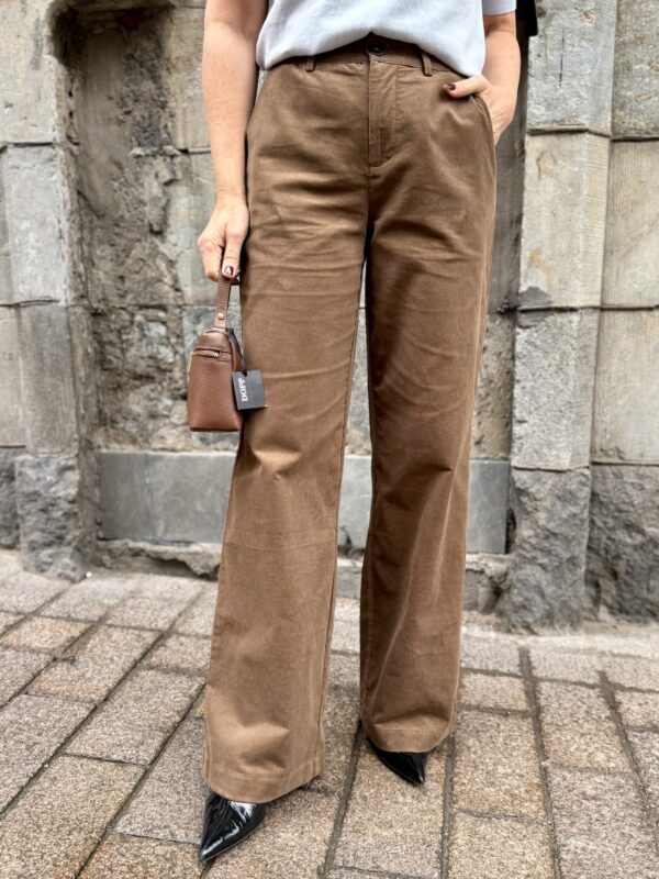 Betonia samettihousut; cacao