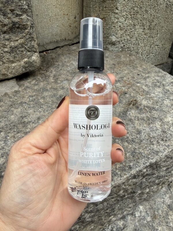 Sähköisyyden poistosuihke; white lotus