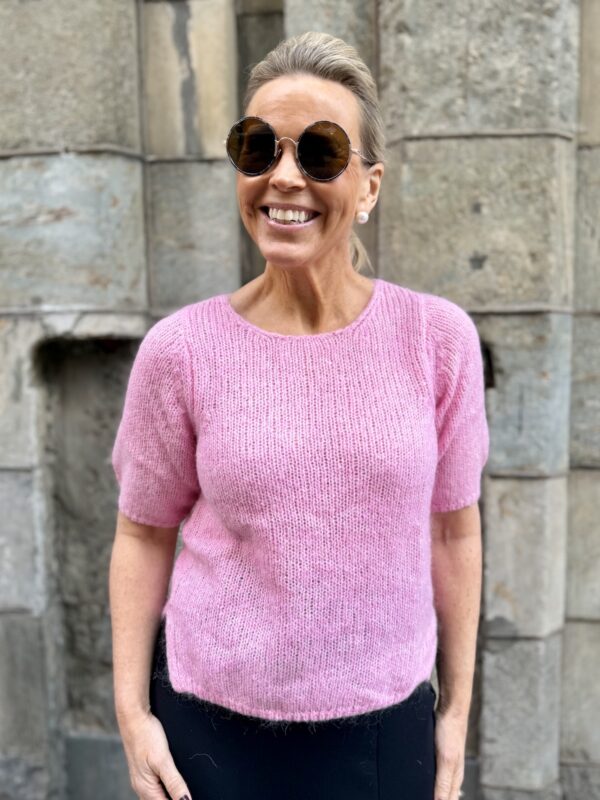 Cemille lyhythihainen neule; pinkki meleerattu