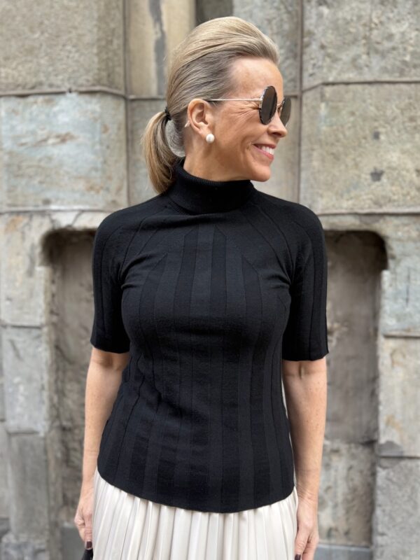 Nikola lyhythihainen neulepoolo; musta