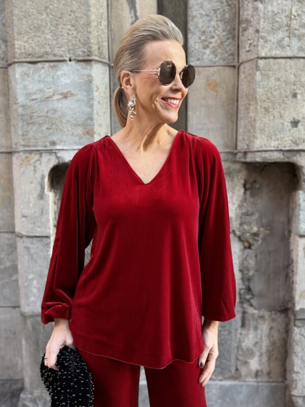 Madis v-aukkoinen velour paita; punainen