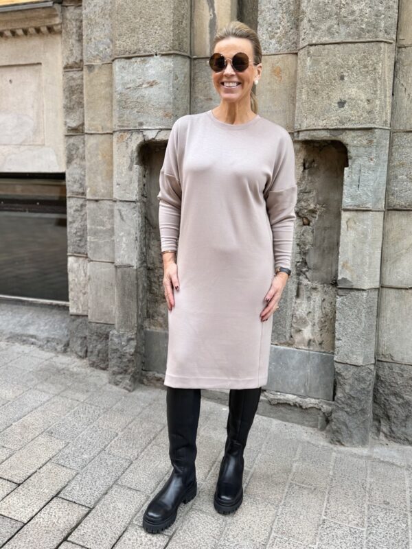 Annieh Vincent mekko; stone