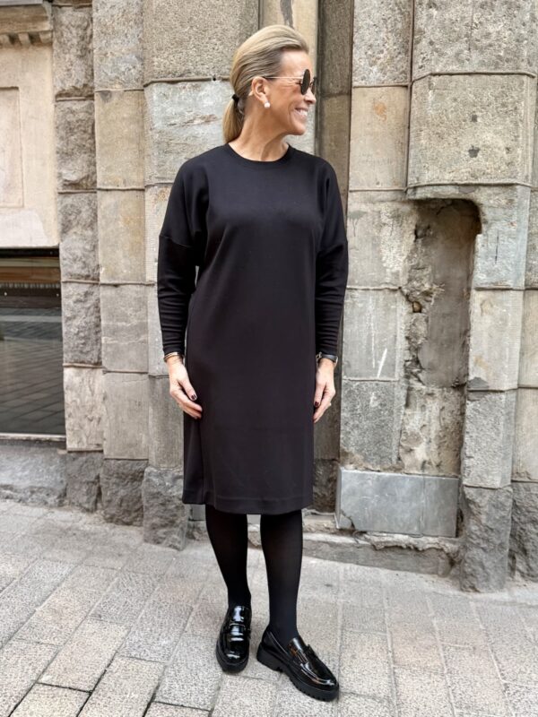 Annieh Vincent mekko; musta