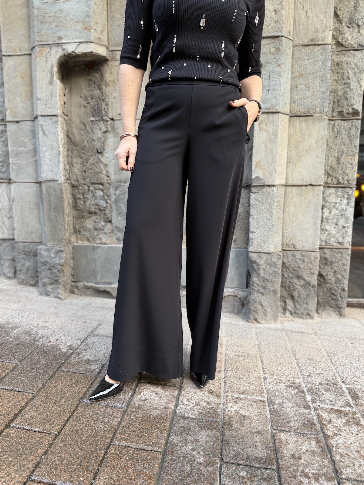 Coralie leveälahkeiset housut 30" ja 32"; mustat - Image 2