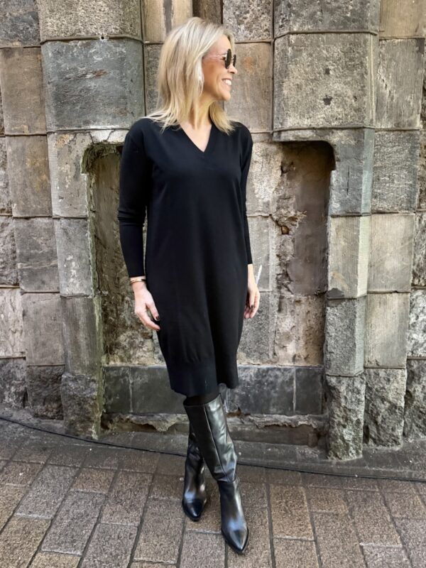 Paula villaton neulemekko; musta