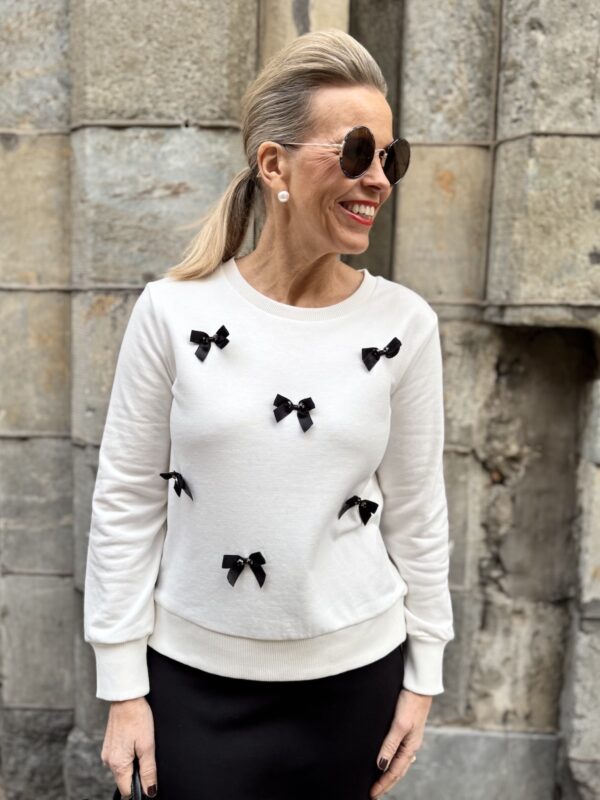 Rusetticollege; valkoinen