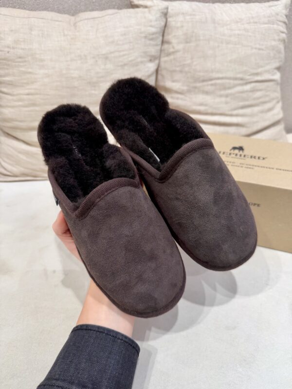 Terry tossut; tummanruskea