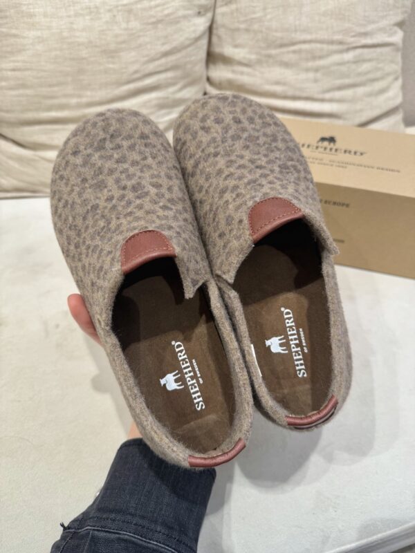 Elma tossut; leopardi