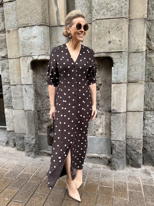 Idola midimekko; ruskea pallokuosi