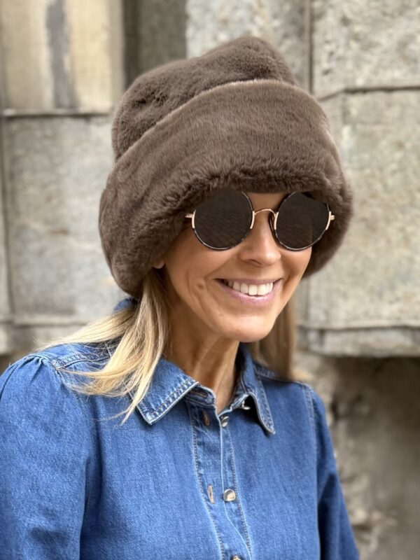 Day tekoturkishattu; falcon