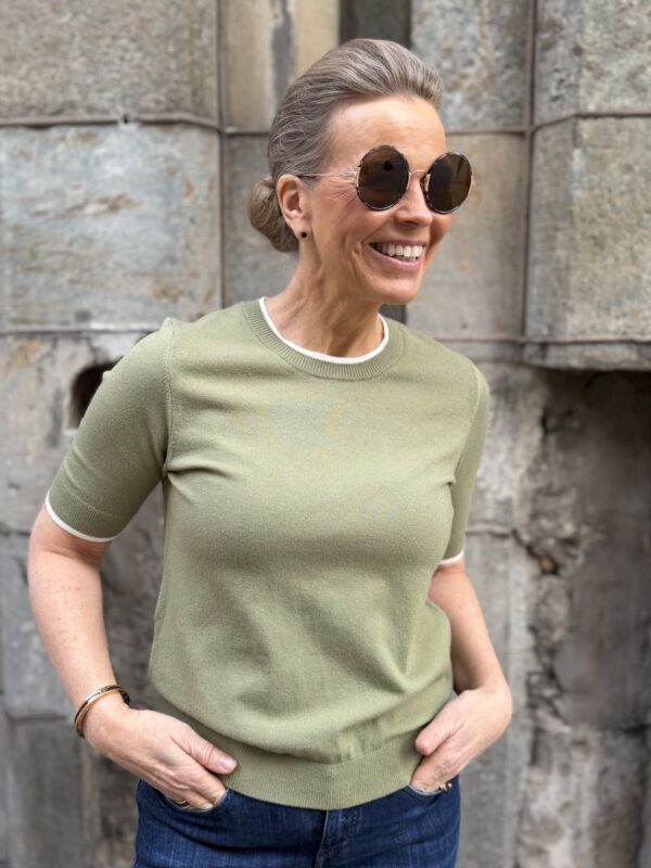 Kaia lyhythihainen neule; spring green