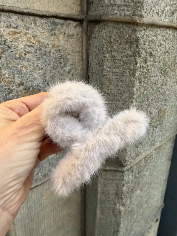 Anais tekoturkis hiusklipi; vaaleanharmaa