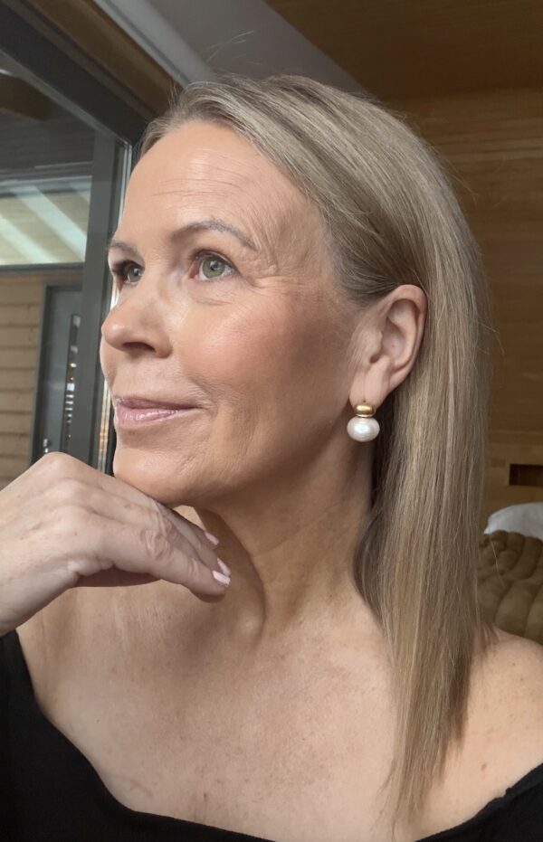 Korvakorut; roikkuva helmipallo