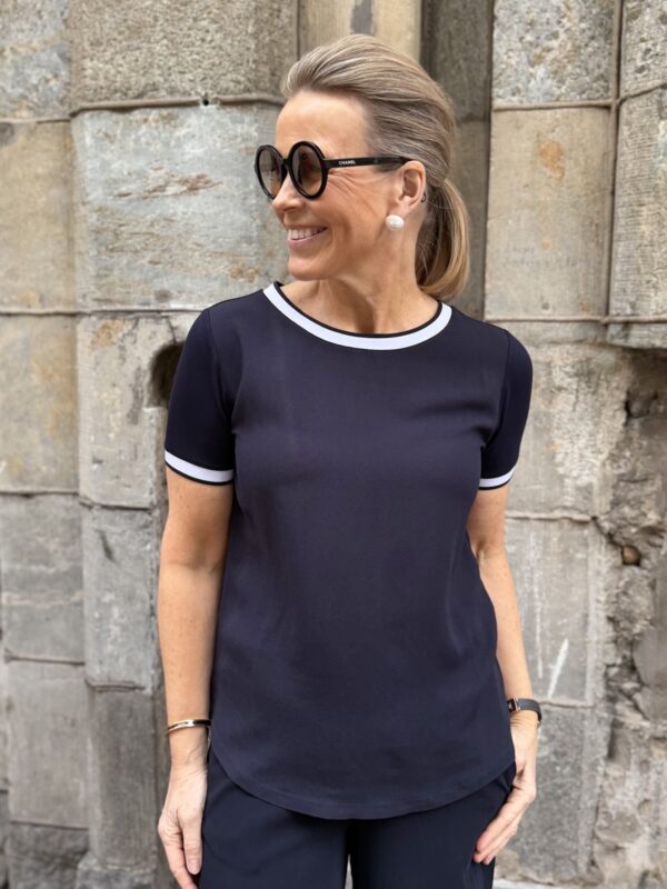 Caroline lyhythihainen paita; tummansininen/valkoinen